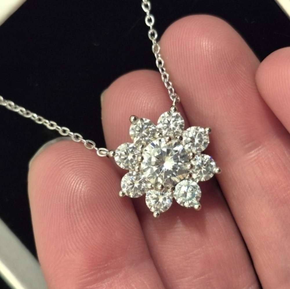 VVS1 3.65 Carat * Floral Style Moissanite Pendant Necklace * New